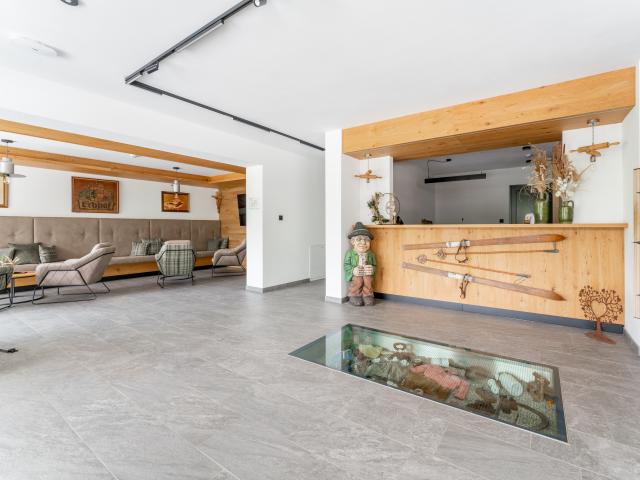Entrance / Reception
