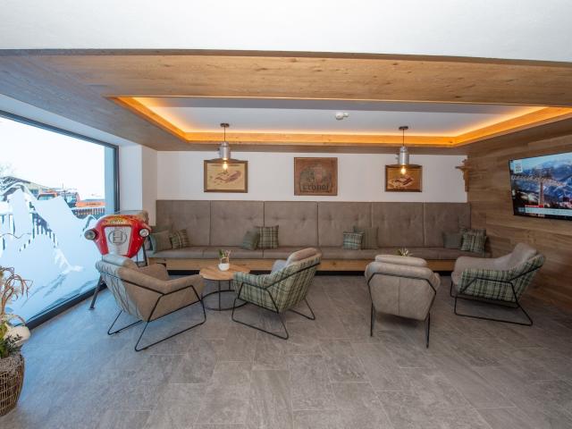 Entrance / Reception