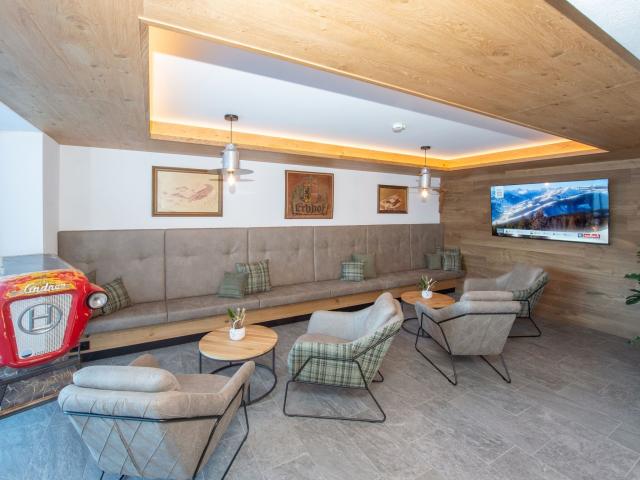 Entrance / Reception