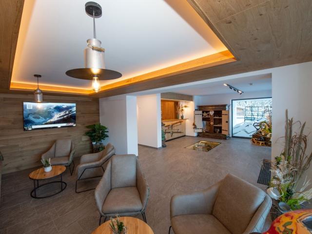 Entrance / Reception