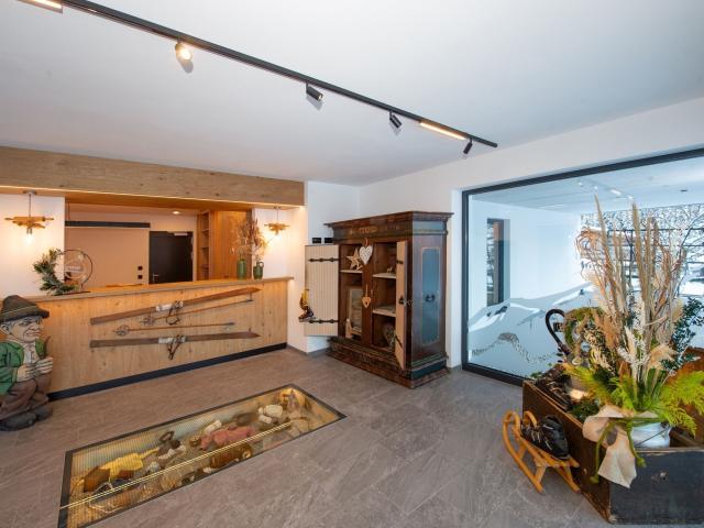 Entrance / Reception