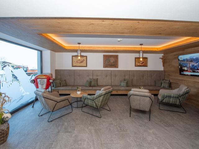 Entrance / Reception