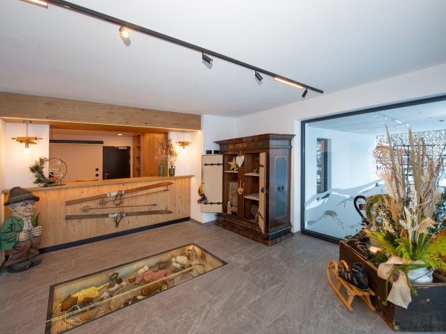 Entrance / Reception