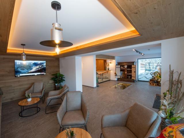 Entrance / Reception