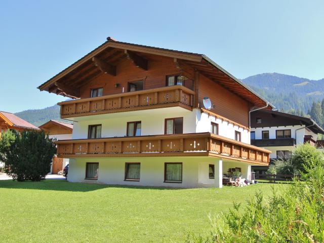 Außenseite Ferienhaus [Sommer]