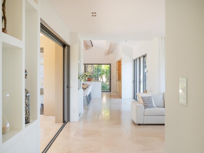 Riviera Retreat, Dining Area