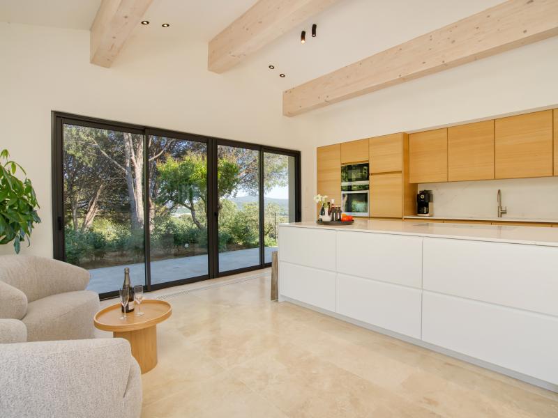 Riviera Retreat, Kitchen