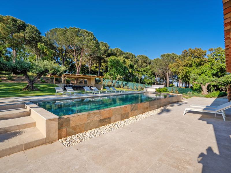 Riviera Retreat, Swimming Pool